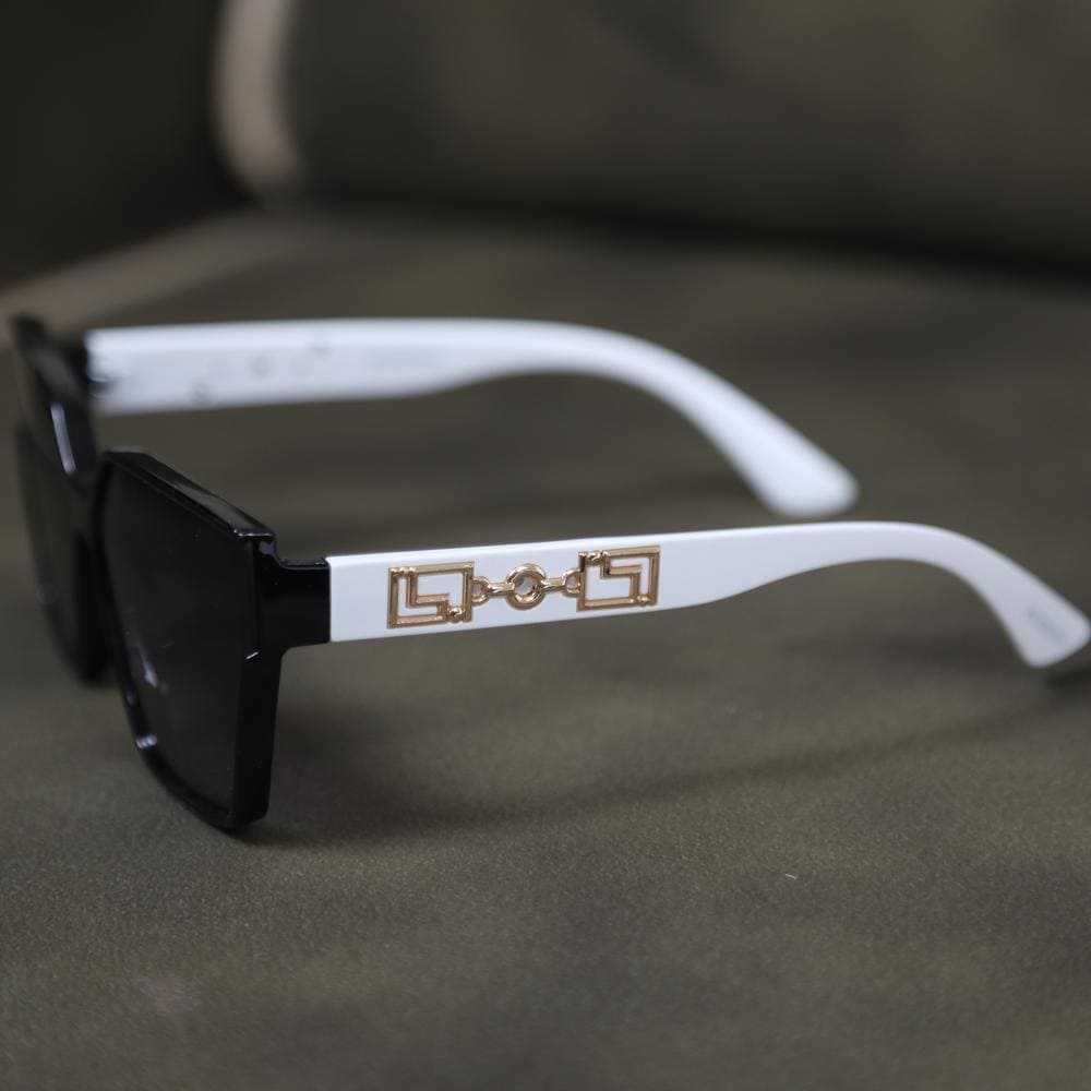 eyedigo-oversize-Stylish sunslasses-black-black-white-blaze-front-S10-0021 4