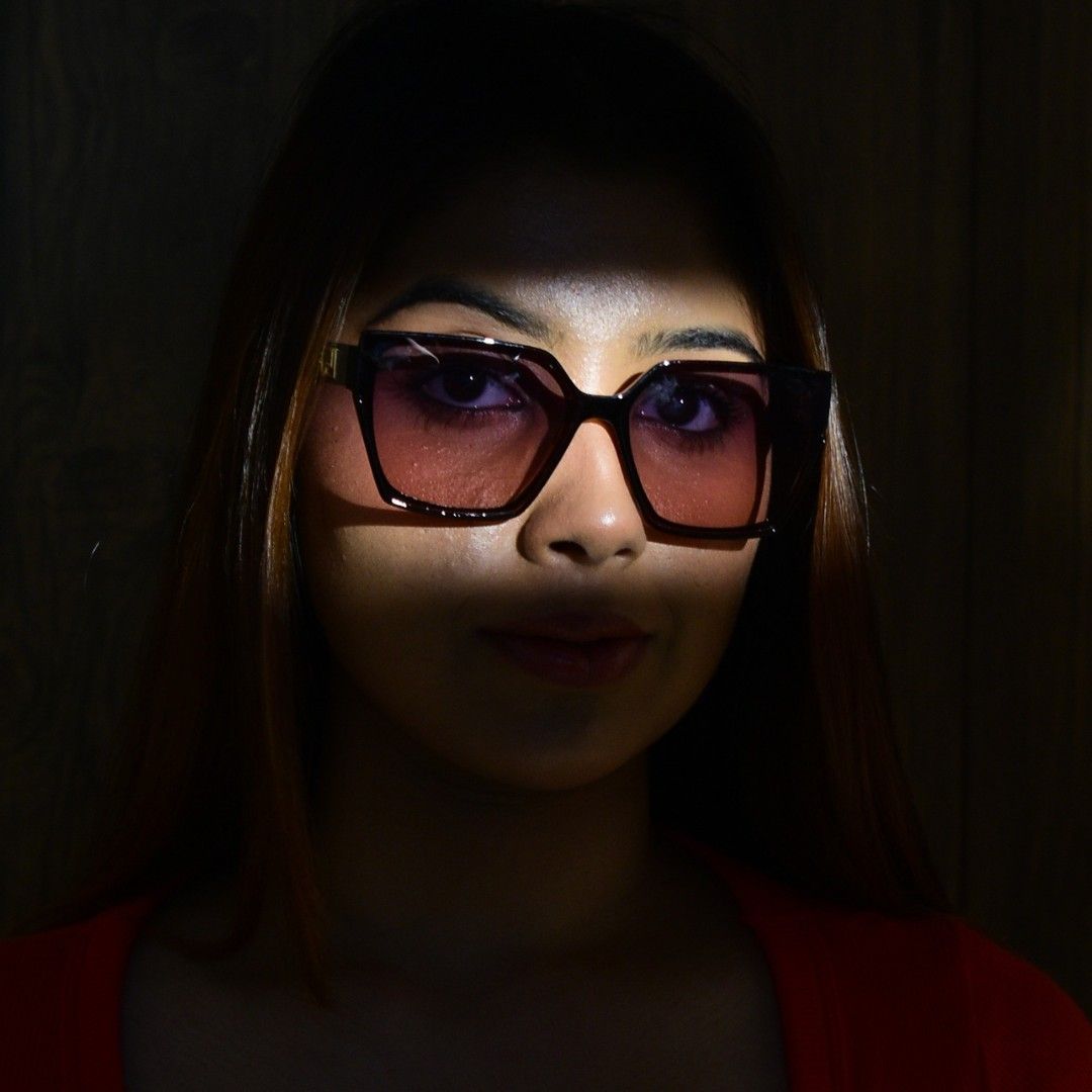 eyedigo-oversize-Stylish sunslasses-brown-brown-blaze-modelshoot-S10-0021 2