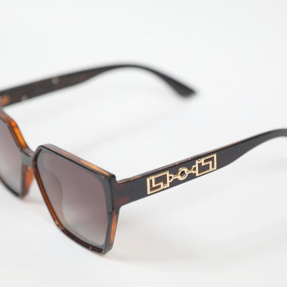 eyedigo-oversize-Stylish sunslasses-brown-brown-blaze-modelshoot-S10-0021 2