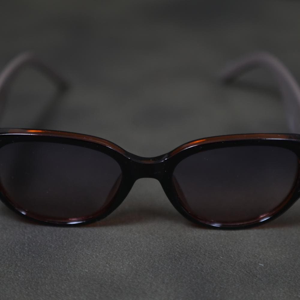 eyedigo-wayfarer-Stylish sunglasses-brown-mouve-shadow-side-S10-0022 1