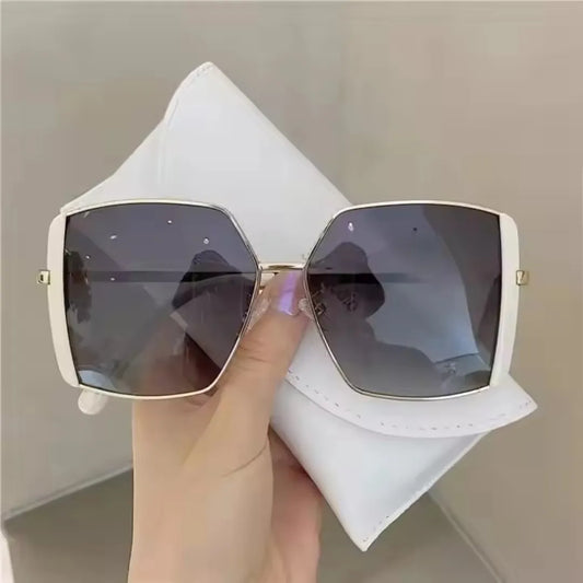 Eyedigo Black oversize stylish sunglasses.