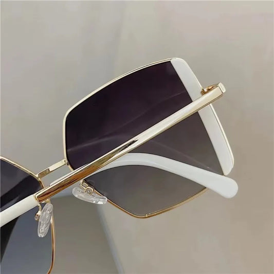 Eyedigo Black oversize stylish sunglasses.