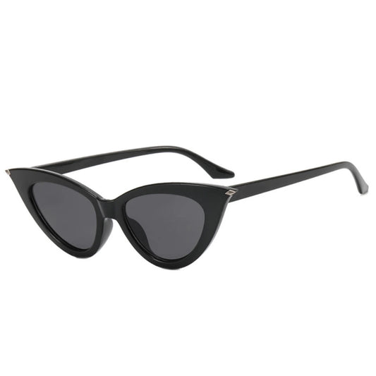 Eyedigo black cat-eye stylish sunglasses.