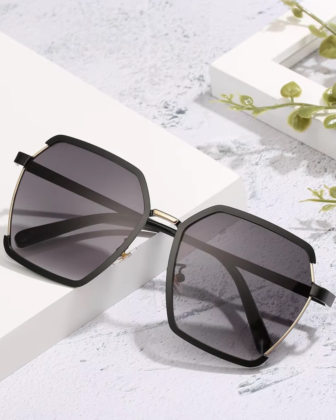 EyedigoGradient Black X GreenChic Oversized sunglasses- E09-0037 4-side